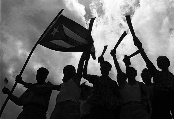 Liborio Noval. Vencimos. Final de la Zafra azucarera (corte de caña de azúcar). 1960. Foto: Publico.es