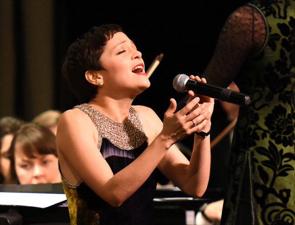 Natalia Lafourcade interpretando sus temas en Nueva York el año pasado. Foto: Steven Pisano.