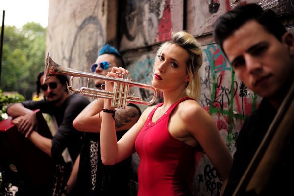 Jenny and The Mexicats será la banda encargada de cerrar el festival.