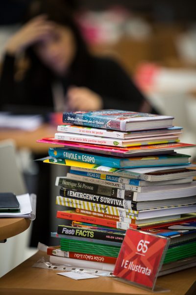 Profesionales de los libros, trabajando en el Salón de Derechos. FIL 2015. Guadalajara, Jalisco 30 de noviembre del 2015. 29 Feria del libro en Guadalajara. :copyright:FotoFIL/Natalia Fregoso.