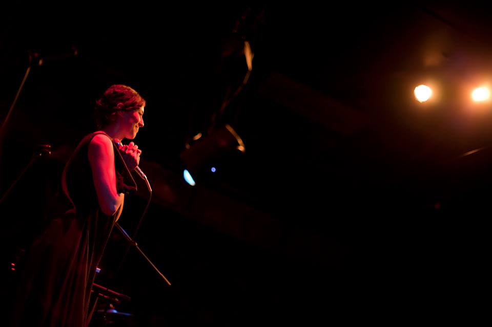 Helena Sánchez durante una presentación de Leontine.