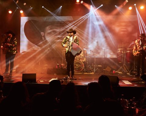 Oro Norte, agrupación de regional mexicanodurante una presentación