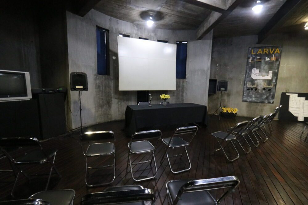 Larva cumple 11 años